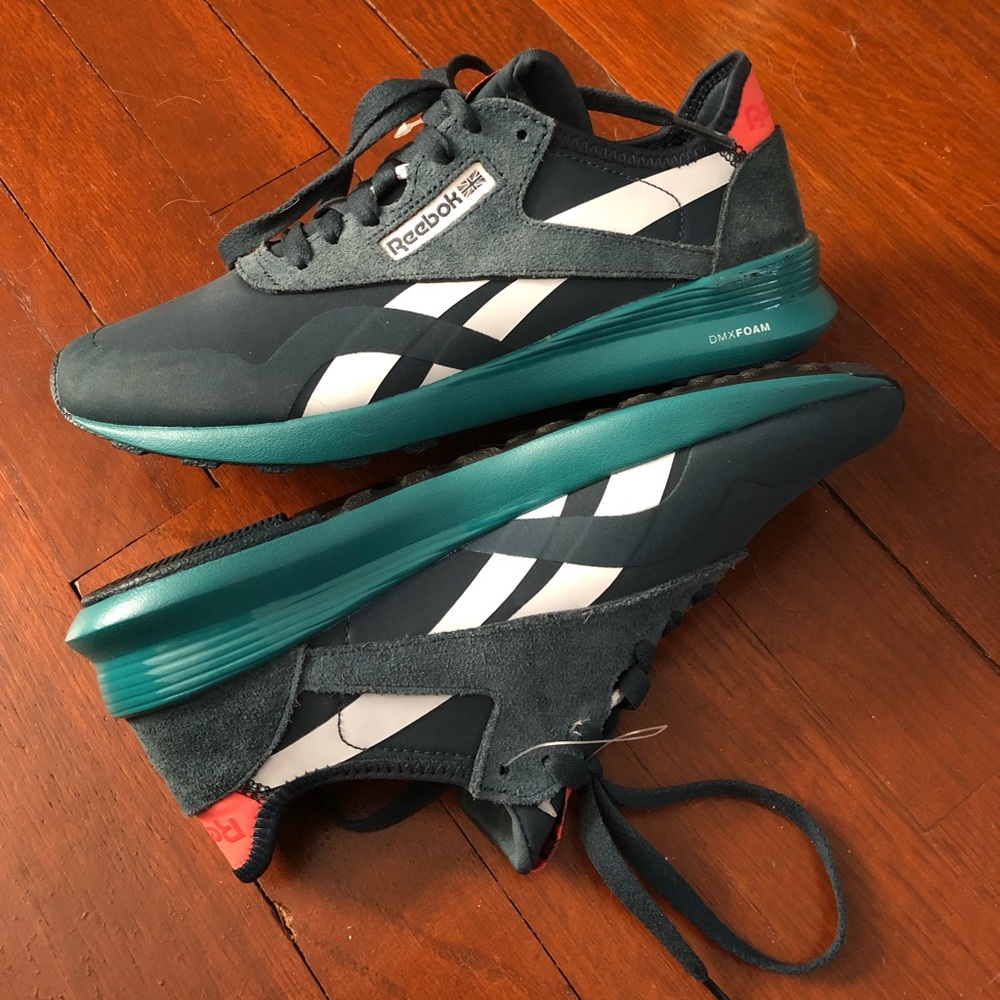 Women’s Reebok size 7 (runs small)